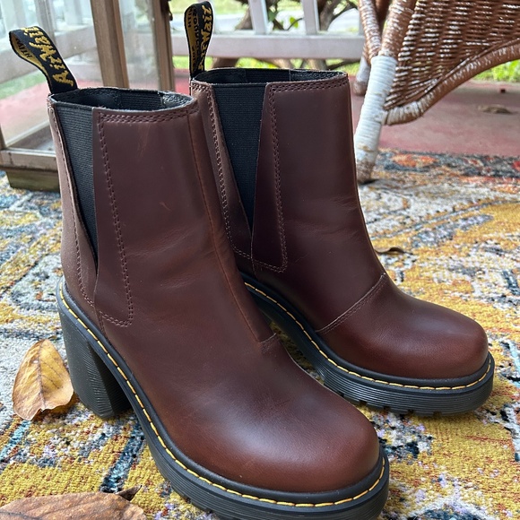 Dr. Martens Spence Pull Up Leather Heel Chelsea Boots in Dark Brown Size 7 - Picture 2 of 15